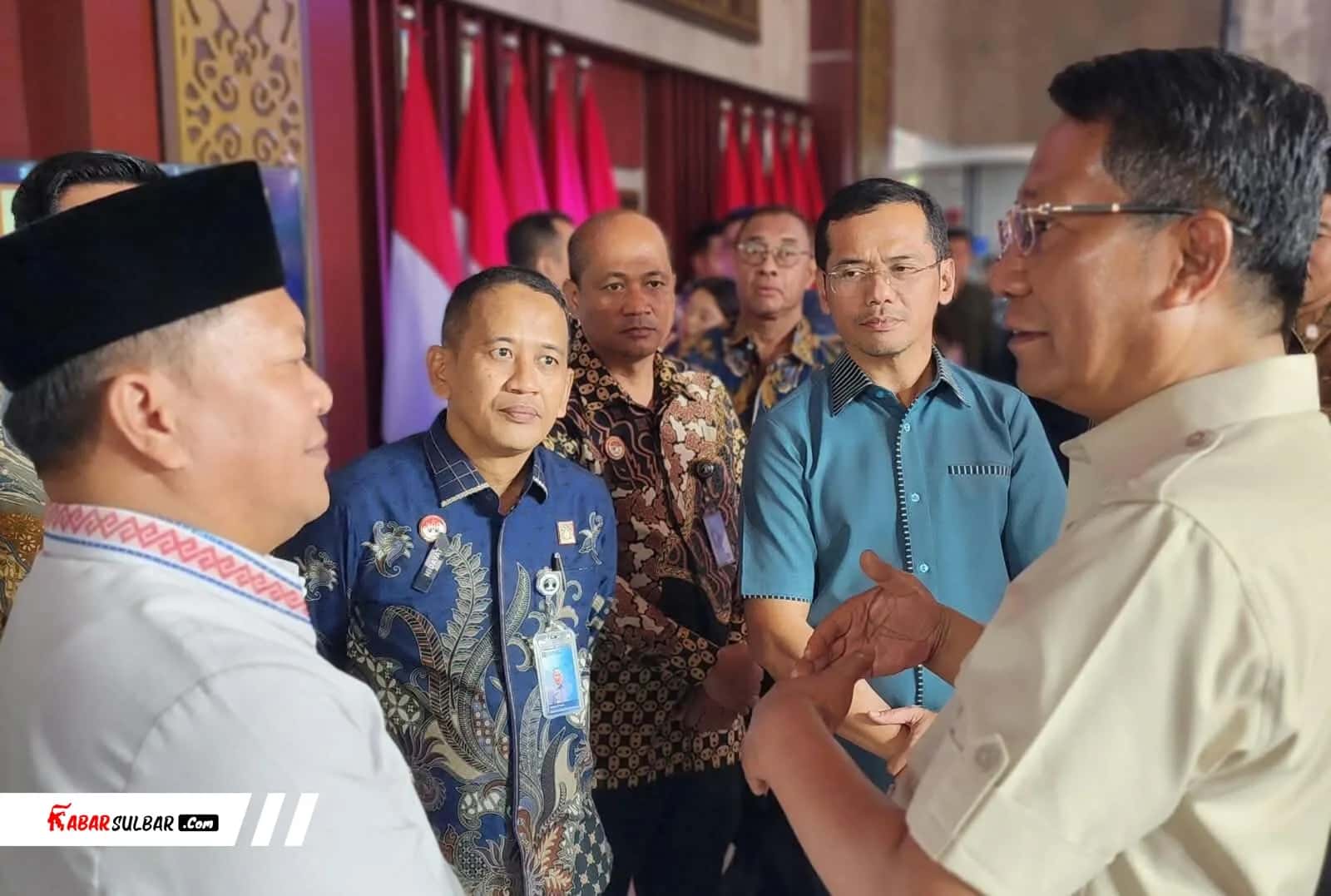Saefur Rochim berdiskusi seusai forum Kementerian Hukum yang membahas penguatan Kopi Mamasa