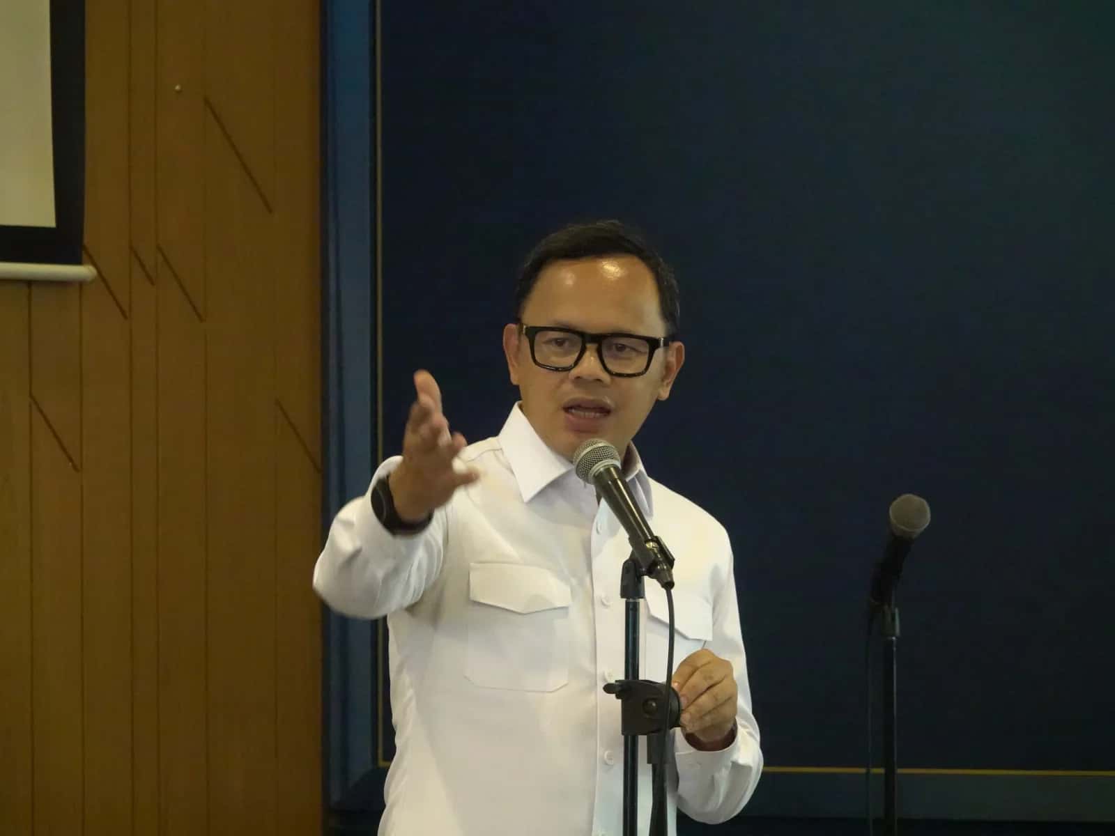 Peserta kunjungan kerja Komisi II DPR RI dan Kemendagri pada agenda sertifikasi aset daerah di Makassar