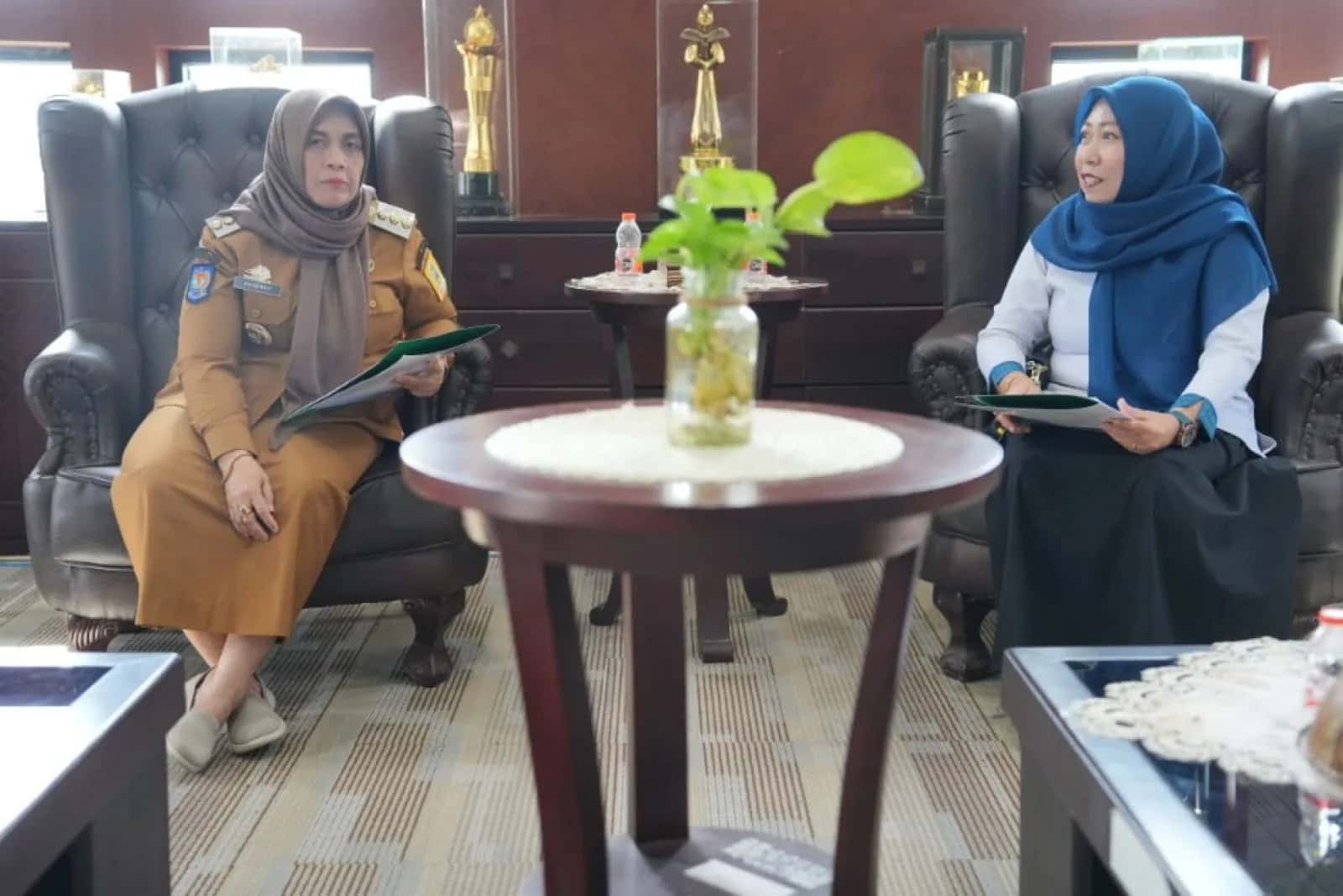 Bupati Sinjai Ratnawati Arif menerima audiensi BPJS Ketenagakerjaan di ruang kerja