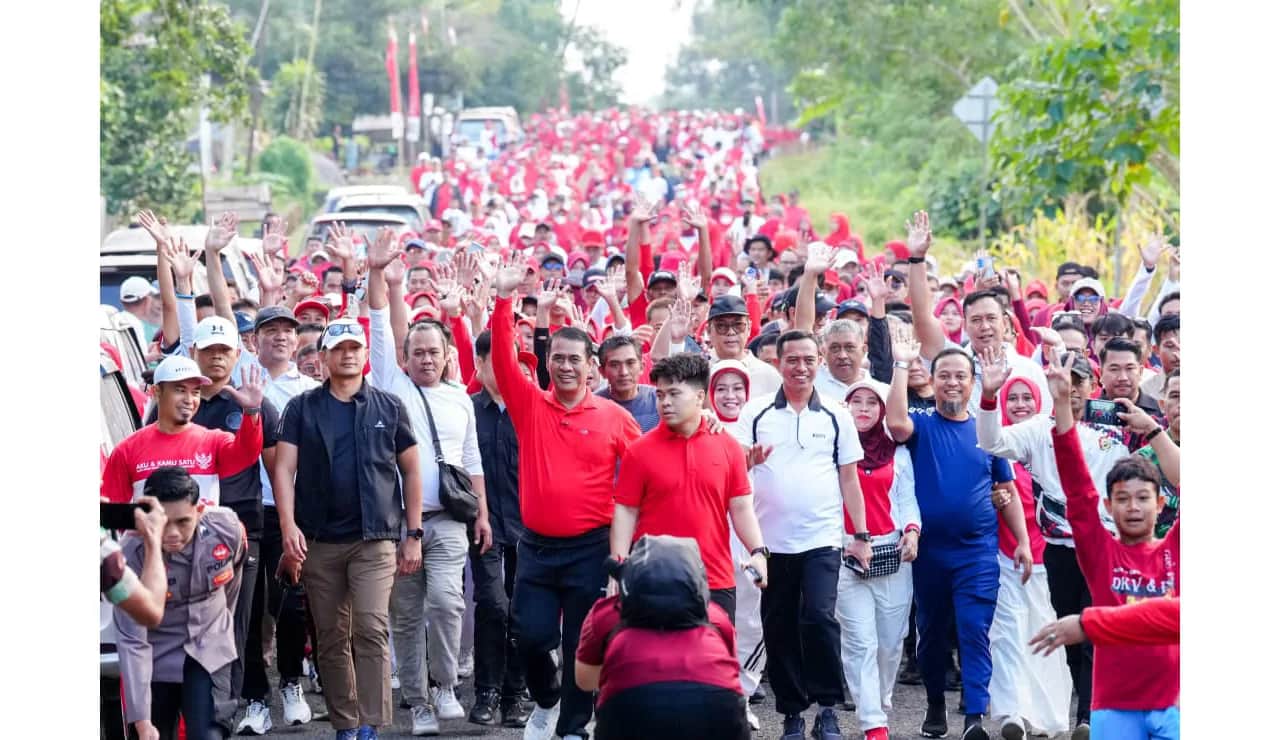 Andi Sudirman Sulaiman dan Andi Amran Sulaiman mengikuti Jalan Sehat Anti Mager di Bone