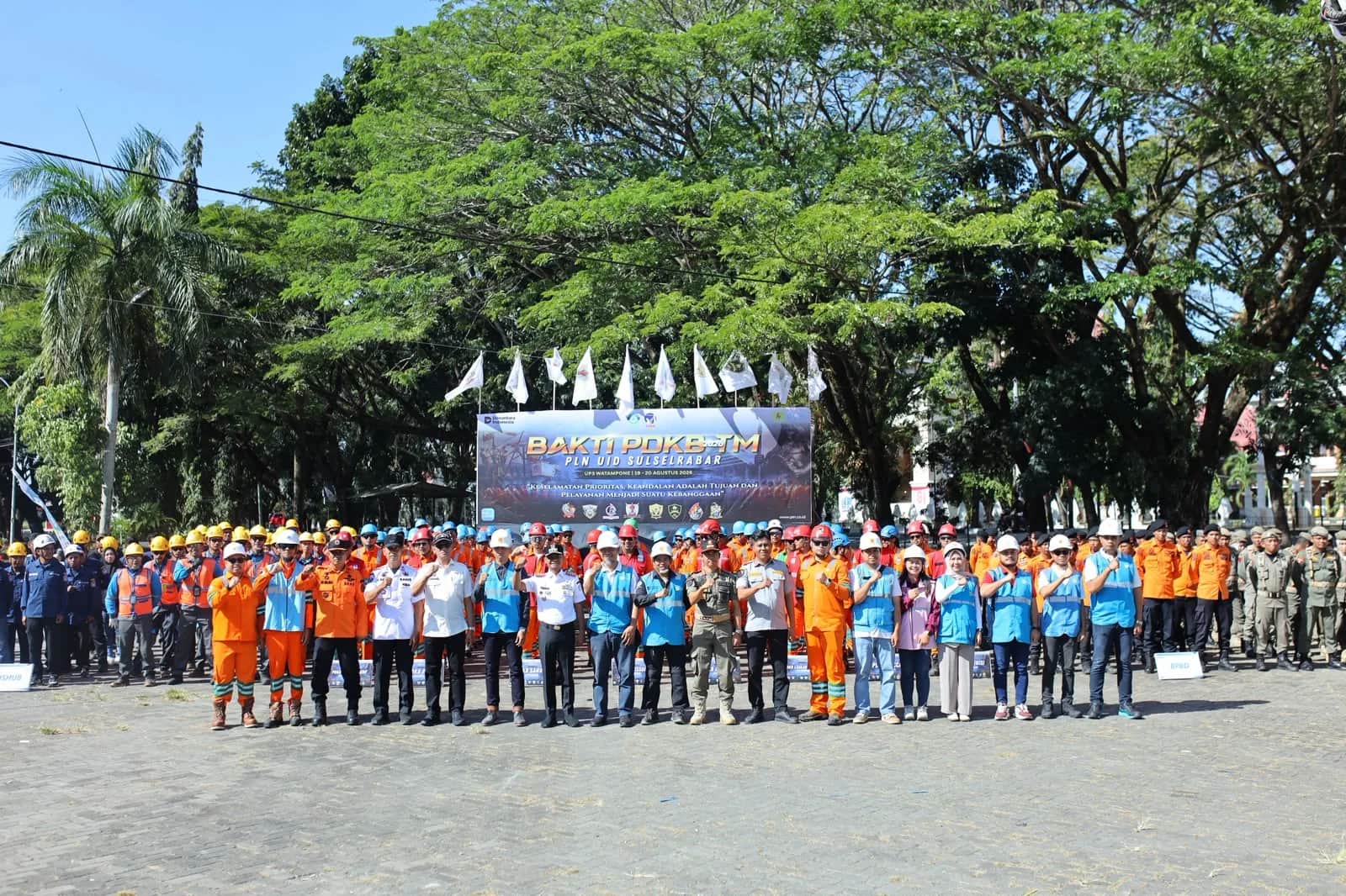 Bupati Bone memimpin apel PDKB PLN di Stadion Lapatau untuk kesiapan listrik Porprov