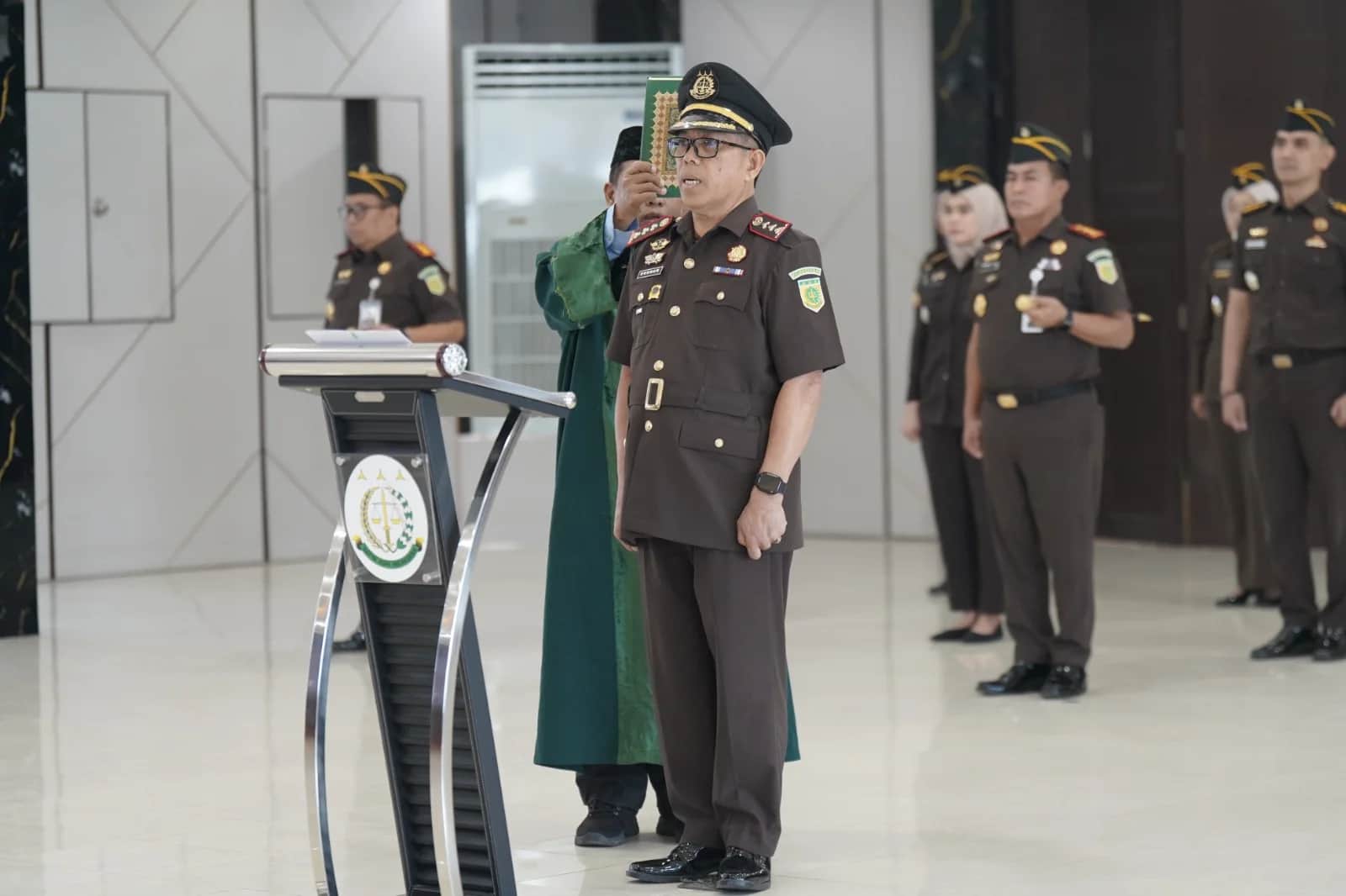 Kepala Kejaksaan Tinggi Sulawesi Selatan Muhammad Syarifuddin berbicara saat pelantikan pejabat