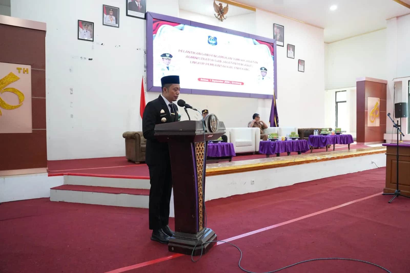 Mutasi pejabat Pemkab Enrekang saat Bupati Yusuf Ritangnga memberi sambutan