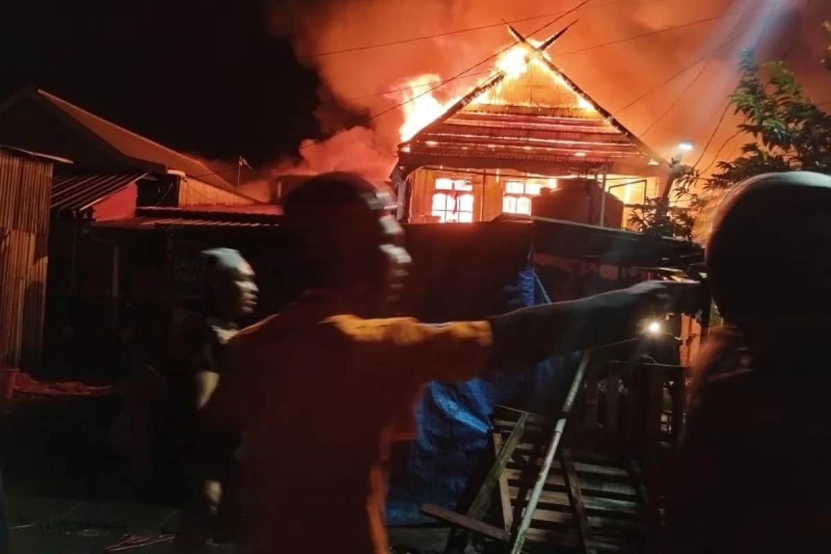 Kondisi permukiman Tallo Makassar setelah kebakaran dini hari
