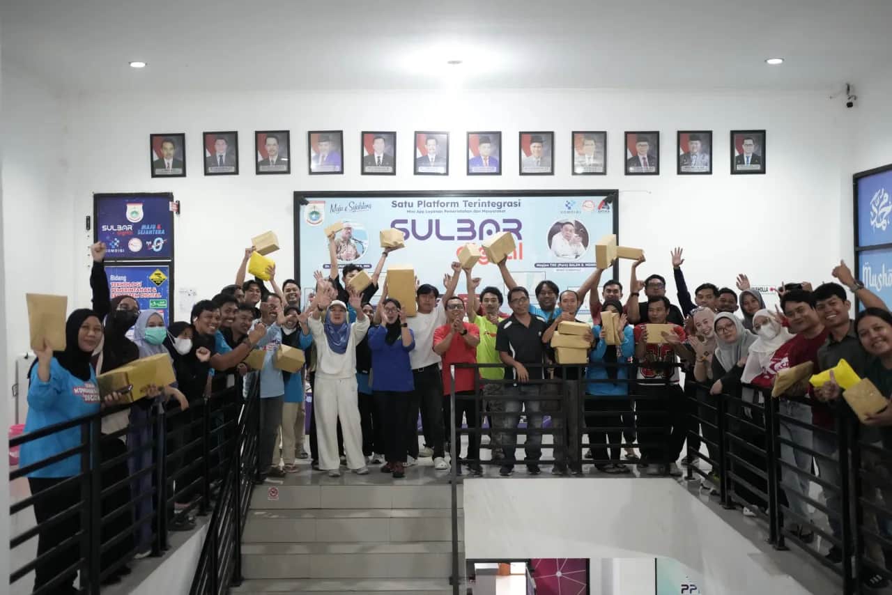 Jajaran KominfoSS Sulbar mengikuti lomba kemerdekaan di Mamuju