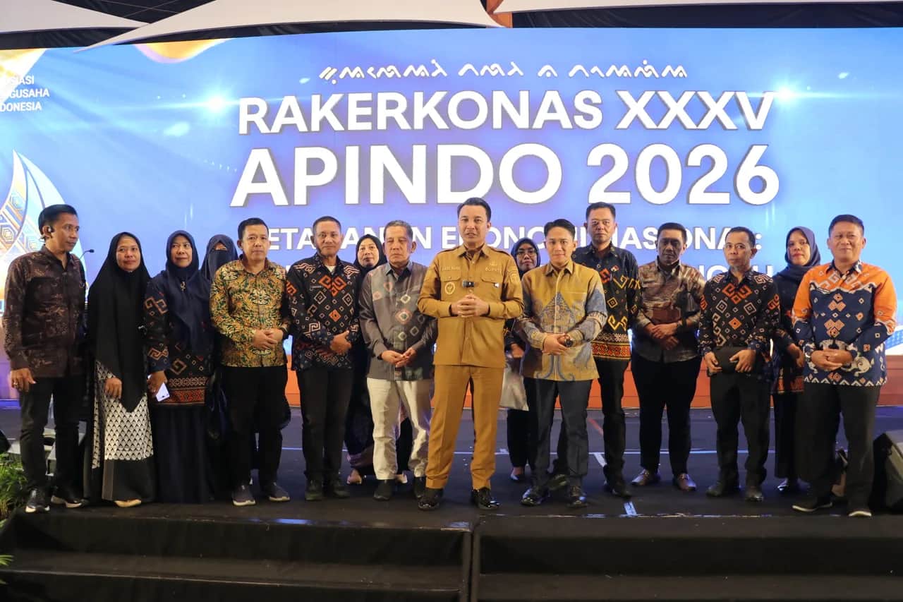 Bupati Luwu Utara memaparkan peluang investasi di forum APINDO Makassar