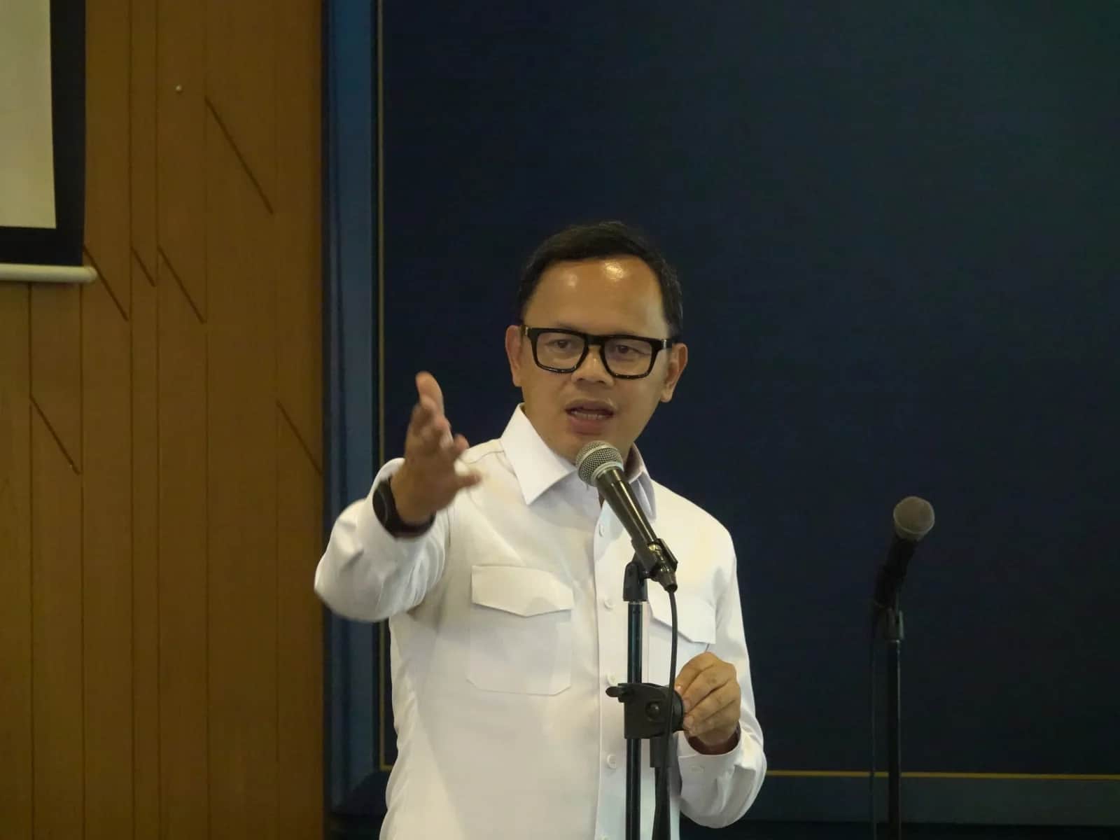 Peserta kunjungan kerja Komisi II DPR RI dan Kemendagri pada agenda sertifikasi aset daerah di Makassar