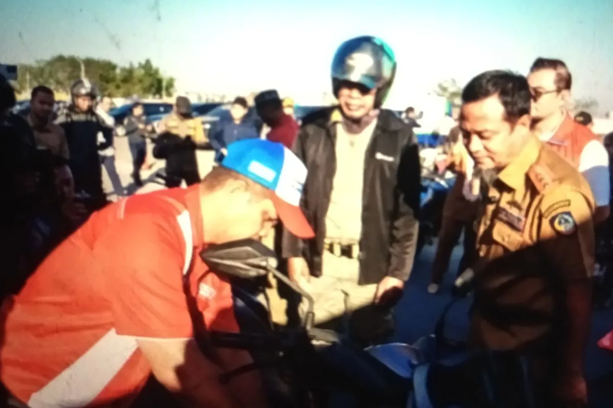 Gubernur Sulsel meninjau layanan SPBU modular di kawasan CPI Makassar