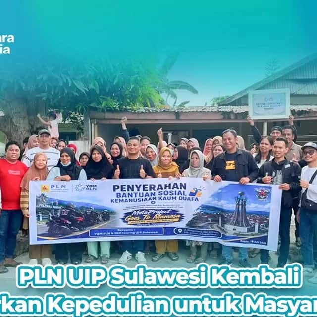 Pegawai PLN UIP Sulawesi menyerahkan paket bantuan kepada warga di Mamasa
