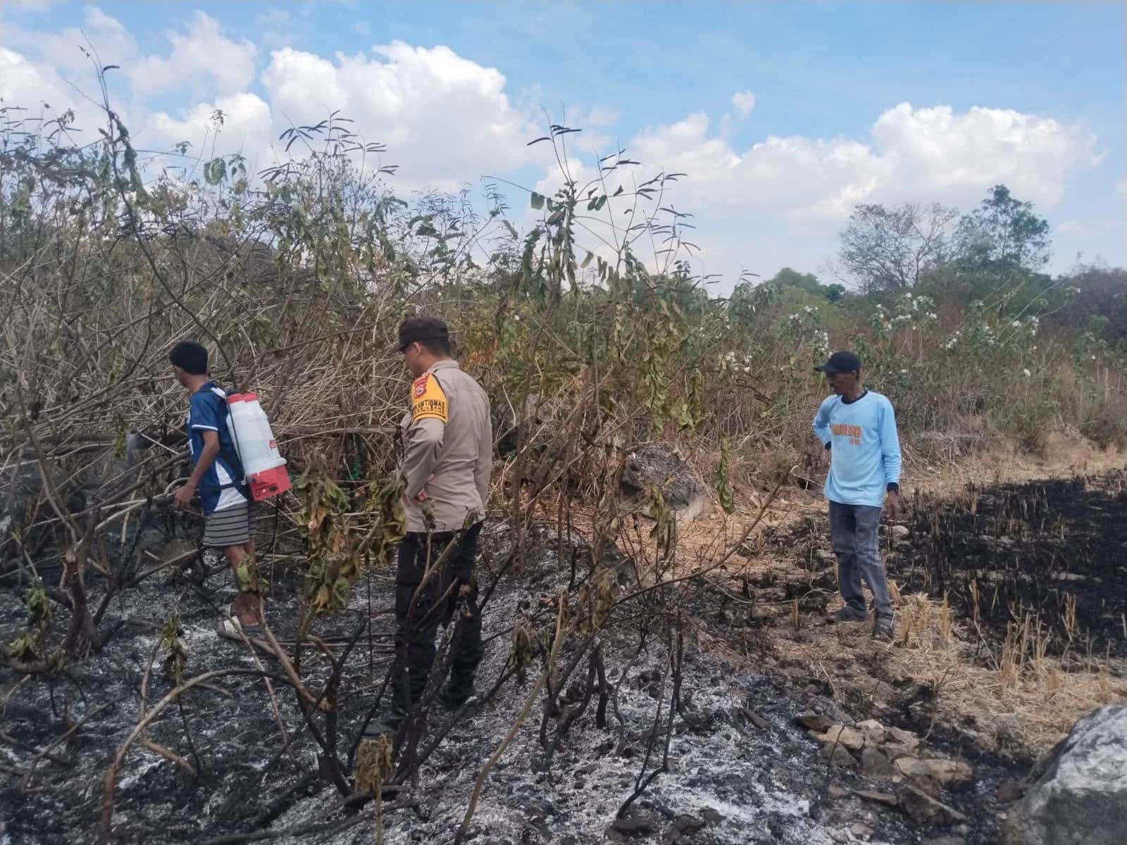 Suasana lokasi kebakaran lahan di Leang-Leang, Bantimurung, Maros