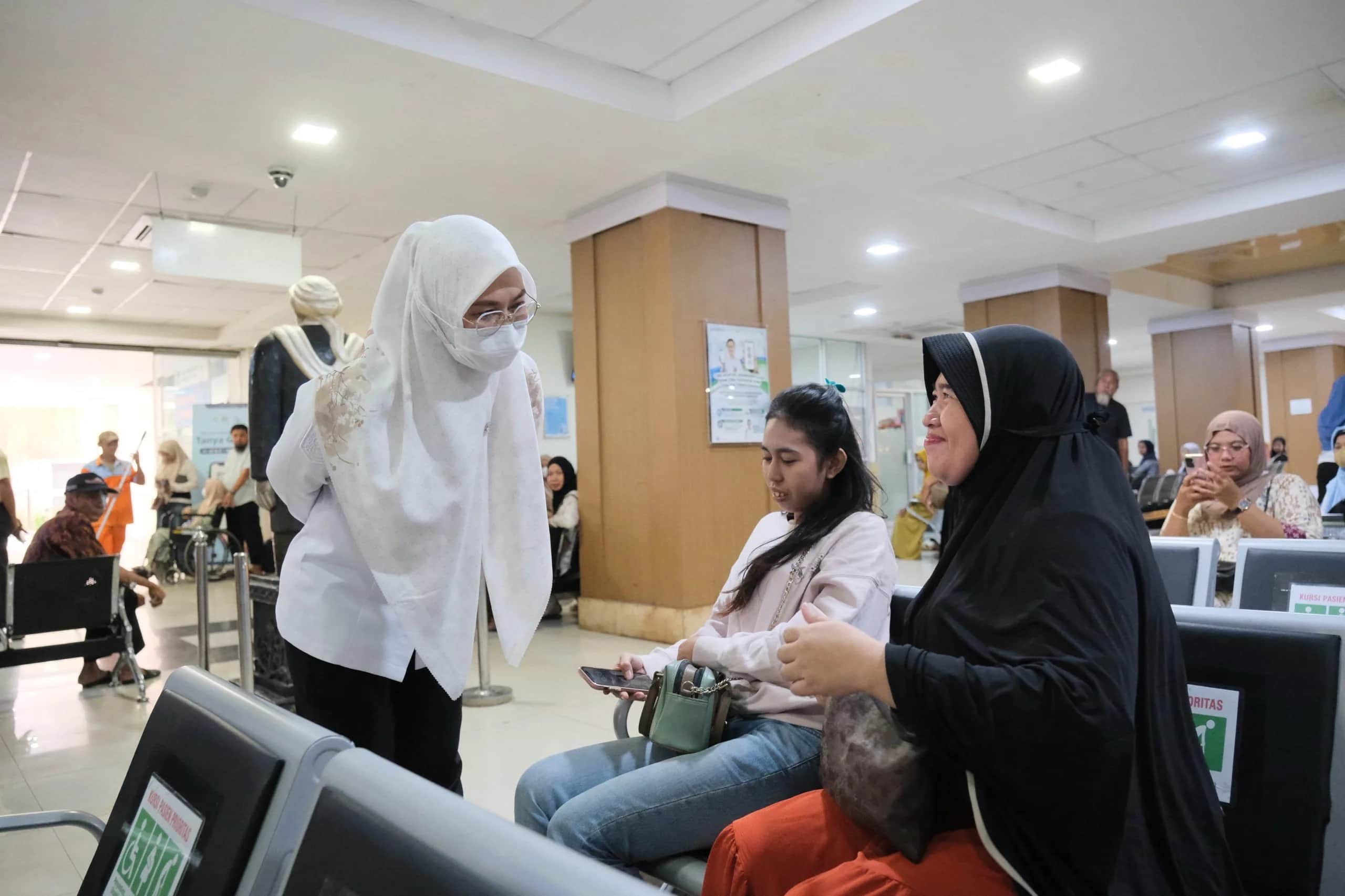 Bupati Gowa Sitti Husniah Talenrang meninjau layanan di RSUD Syekh Yusuf