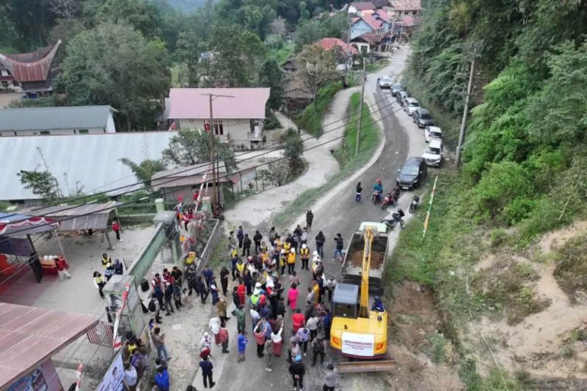 Gubernur Sulsel memulai pembangunan ruas Rantepao Pangala Baruppu di Toraja Utara