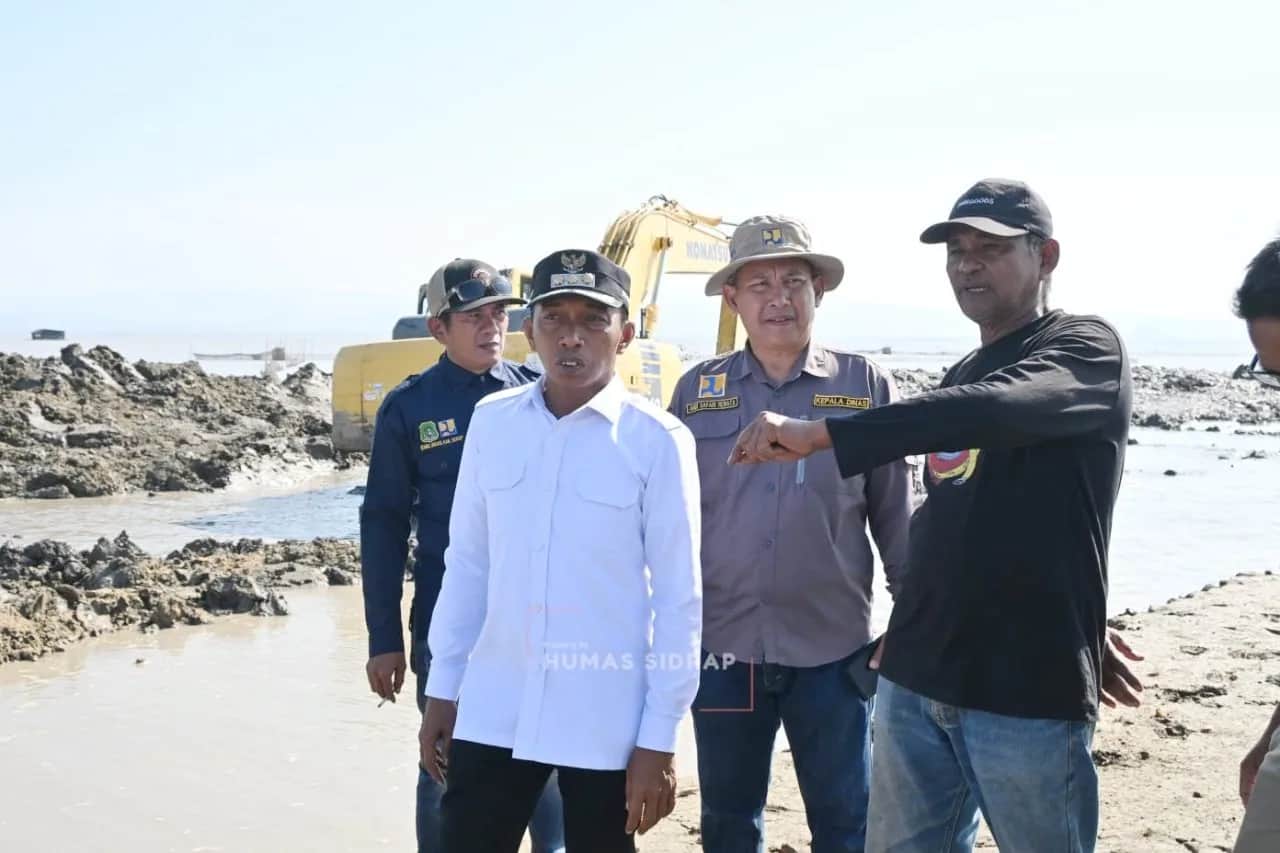 Pekerjaan irigasi dari Danau Sidenreng dipantau di Mojong, Sidrap