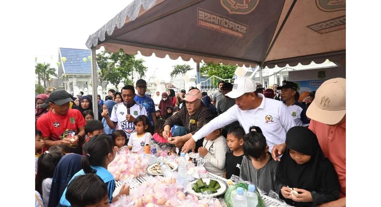 Ilustrasi telur ayam pada materi resmi gerakan makan dua telur sehari di Sidrap