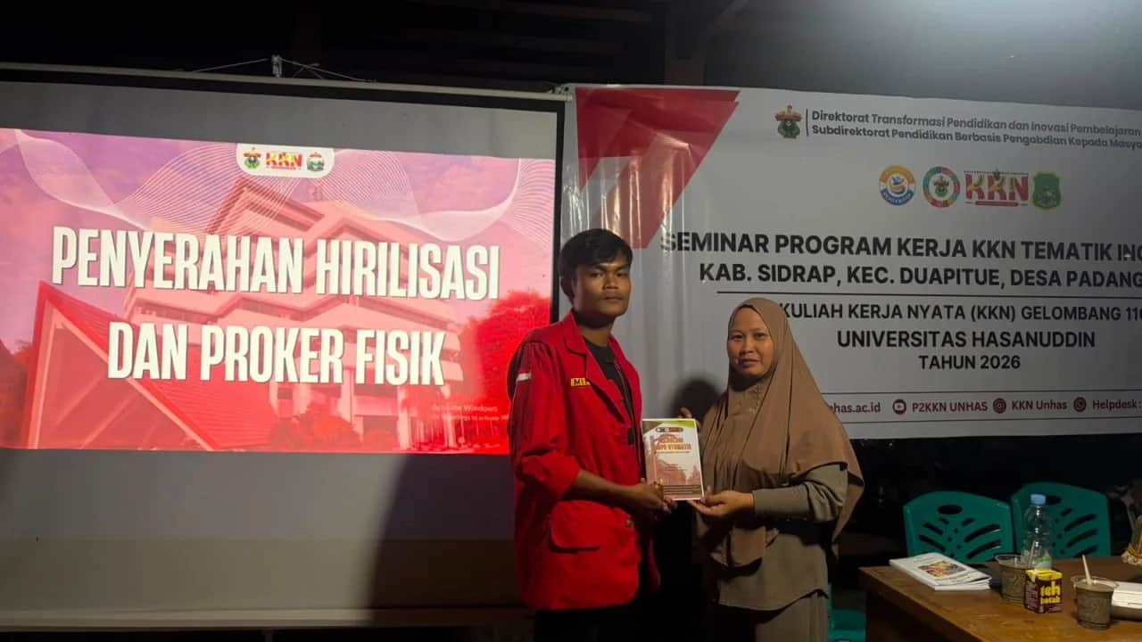 Mahasiswa KKN-T Unhas mengikuti seminar hasil program kerja di Desa Padangloang, Sidrap