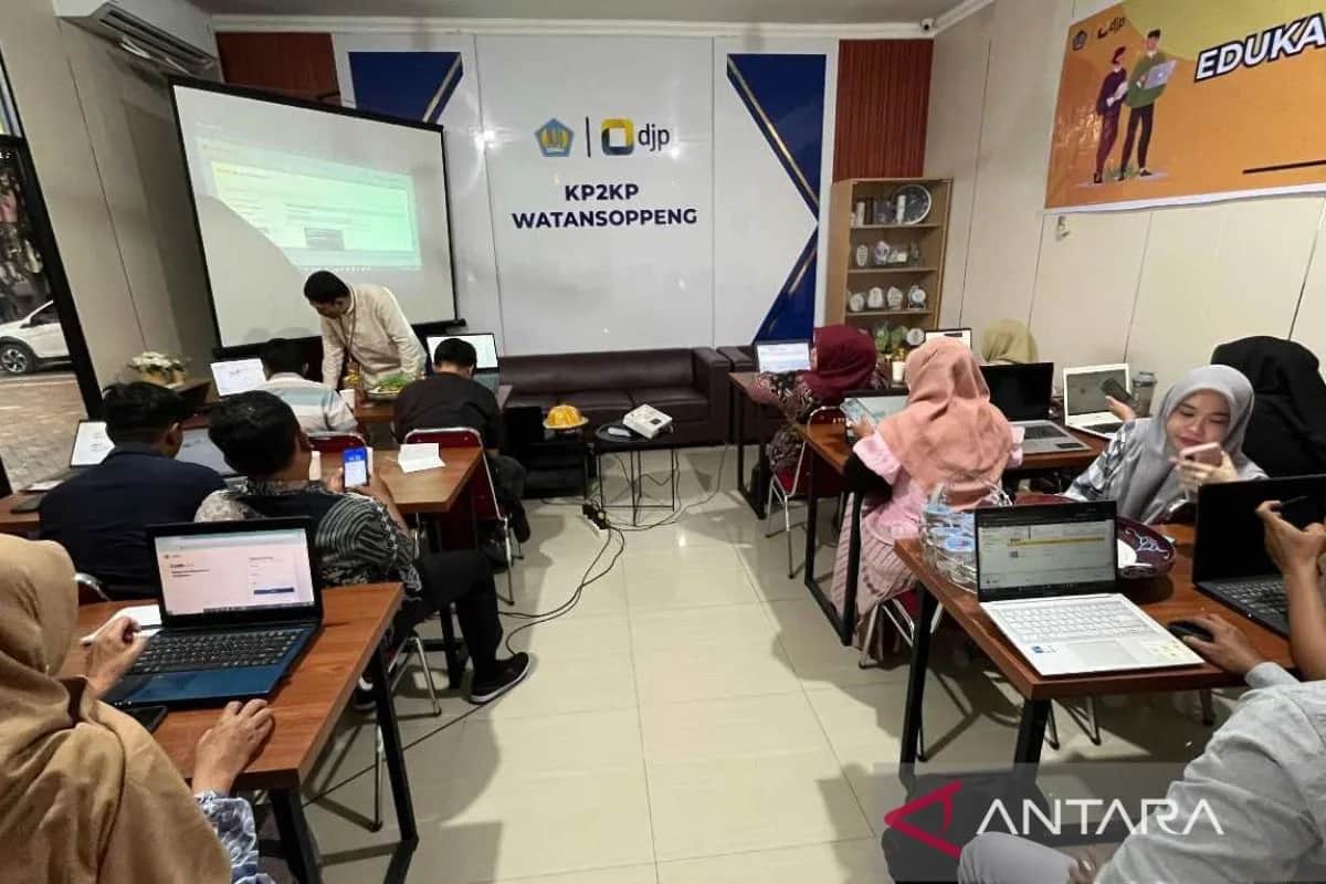 Pengurus Koperasi Desa Merah Putih Soppeng mengikuti pembekalan kewajiban perpajakan