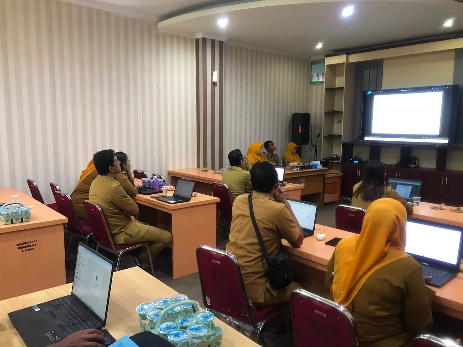 Pejabat Biro Organisasi Setda Sulbar mengikuti validasi penilaian kapabilitas kelembagaan di Mamuju