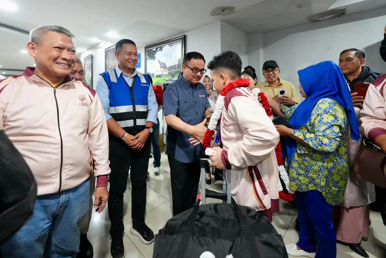 Penyambutan kontingen Karate-Do Gojukai Sulsel di Pelabuhan Soekarno-Hatta Makassar