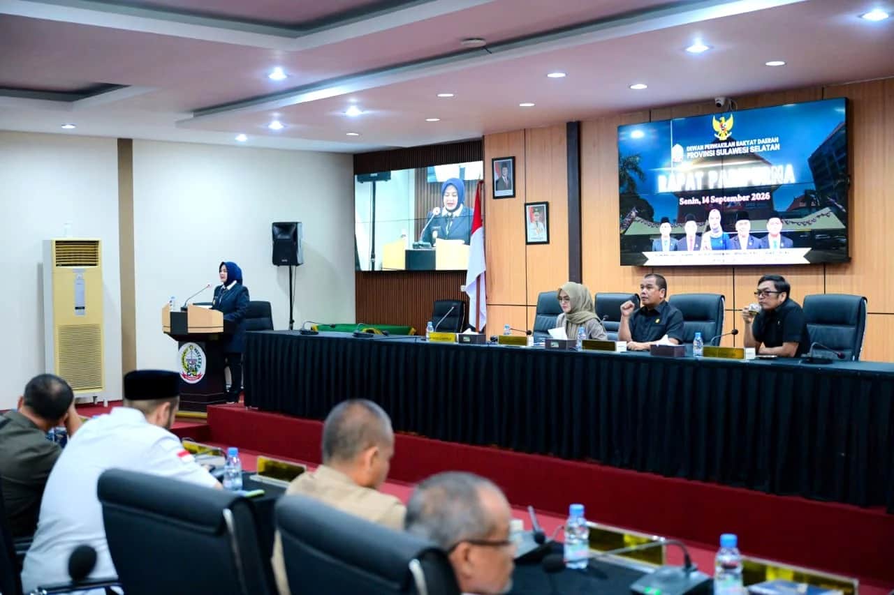 Wakil Gubernur Sulsel Fatmawati Rusdi berbicara dalam rapat paripurna DPRD Sulsel