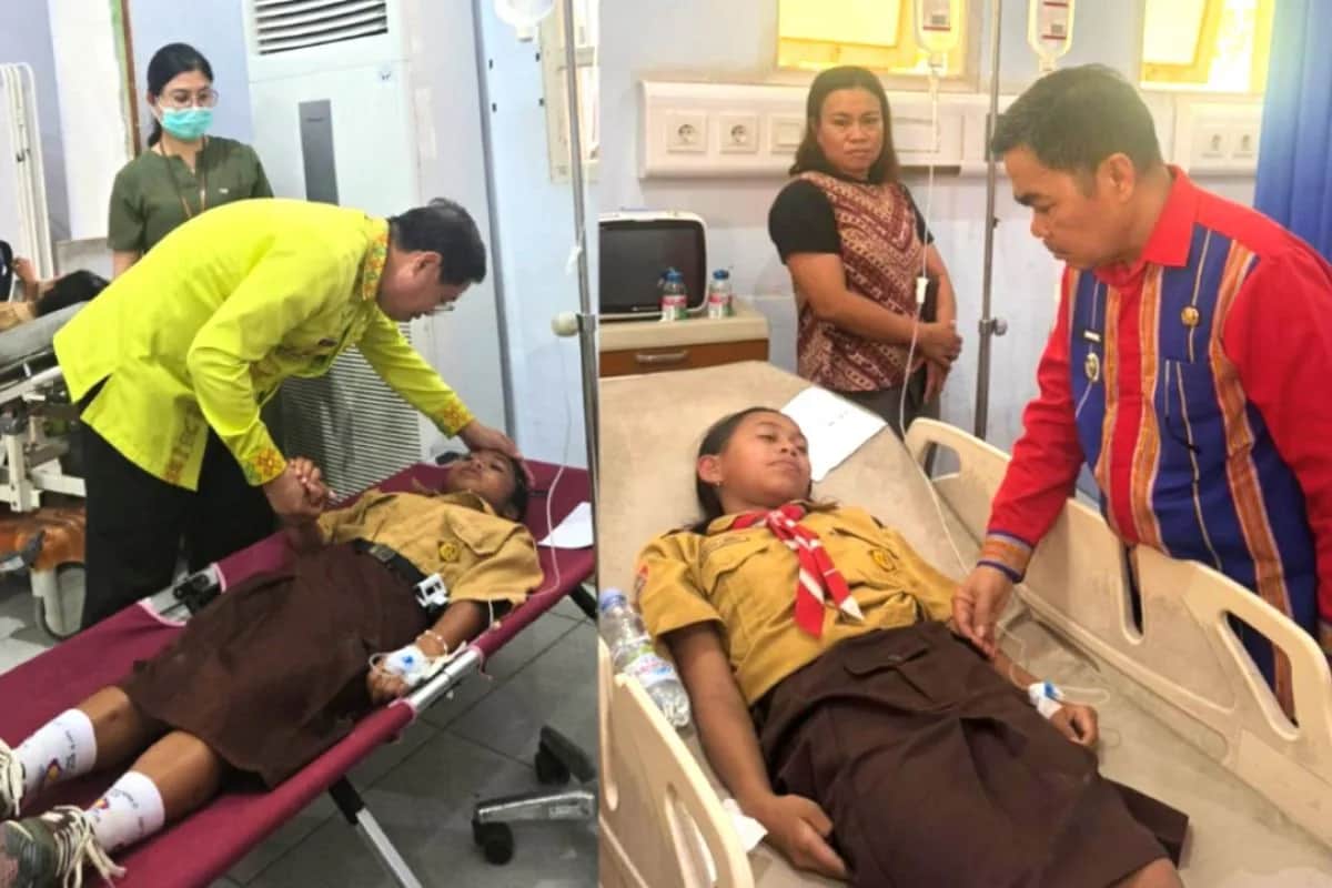 Bupati dan Wakil Bupati Tana Toraja mendatangi siswa yang dirawat di rumah sakit usai dugaan keracunan di Makale