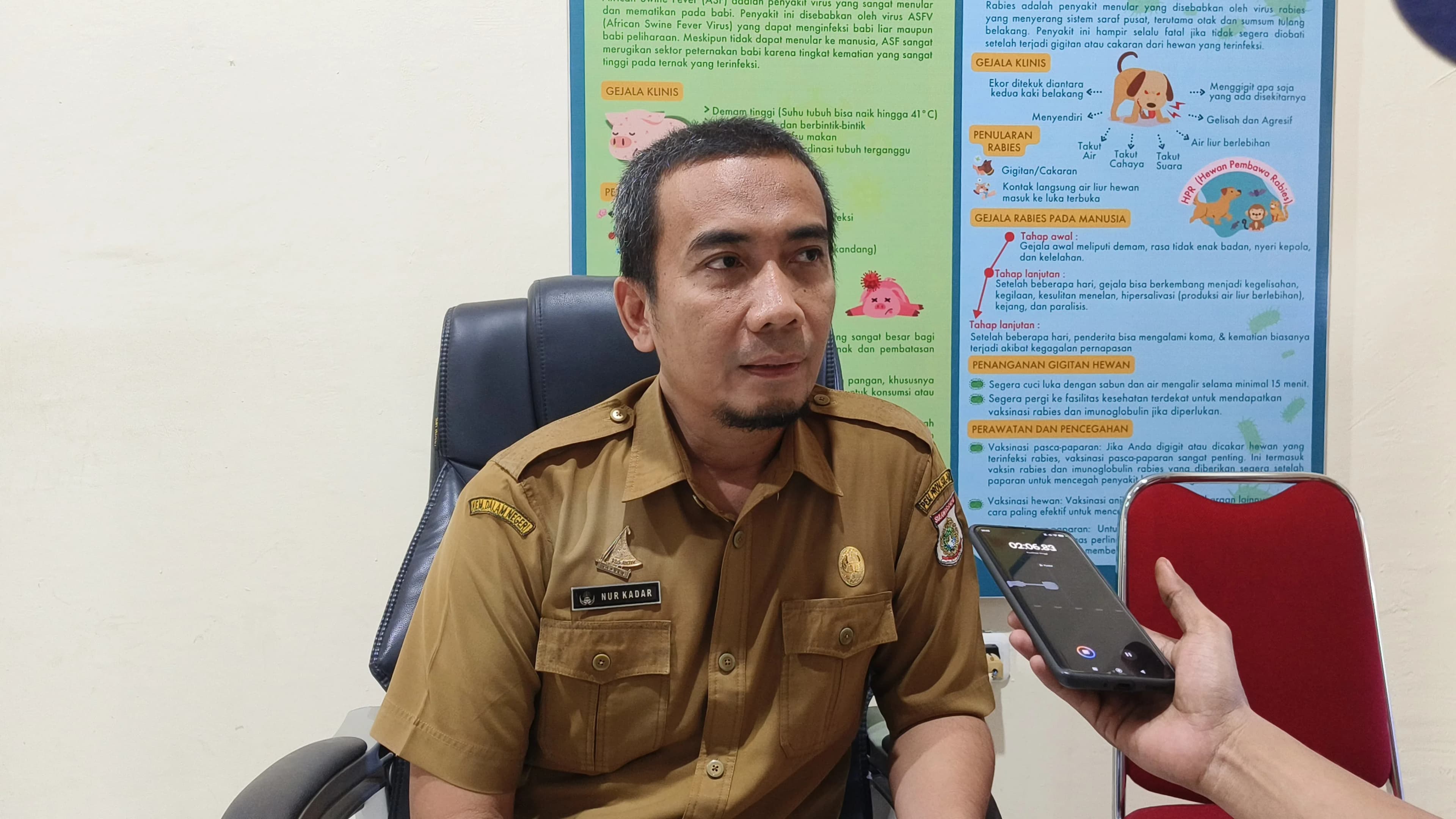 Nur Kadar saat diwawancarai RRI Mamuju