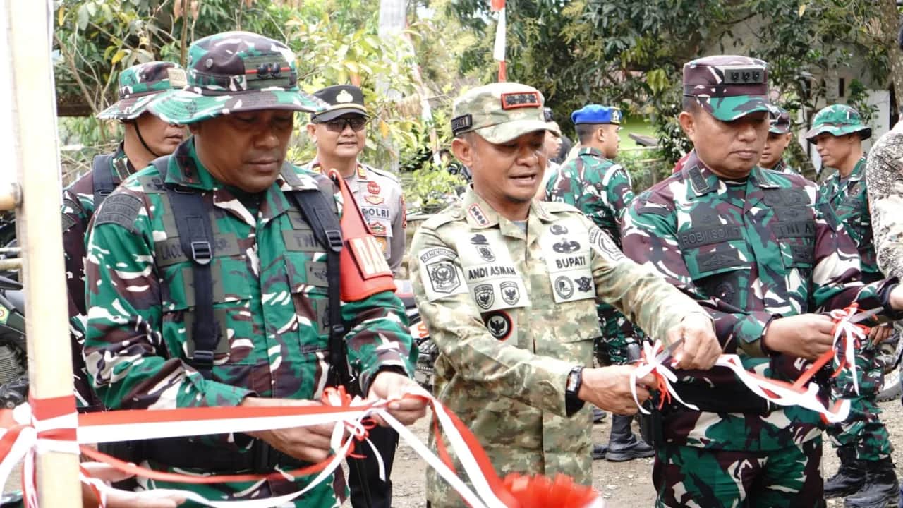 Peresmian jembatan gantung TMMD Sungai Lemo di Desa Pattukku, Bontocani, Bone