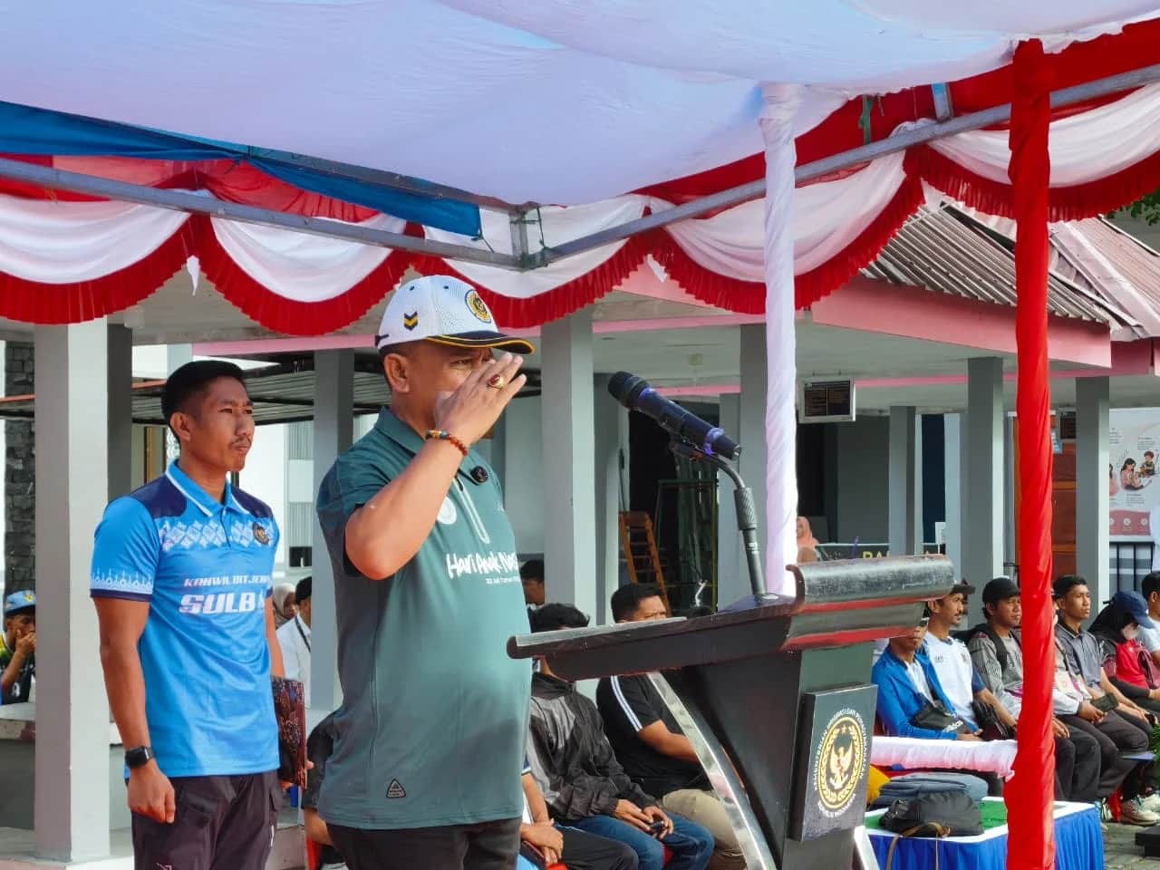 Kakanwil Ditjenpas Sulbar Said Mahdar membuka turnamen voli antar SMA sebagai bagian pembinaan anak LPKA di Mamuju
