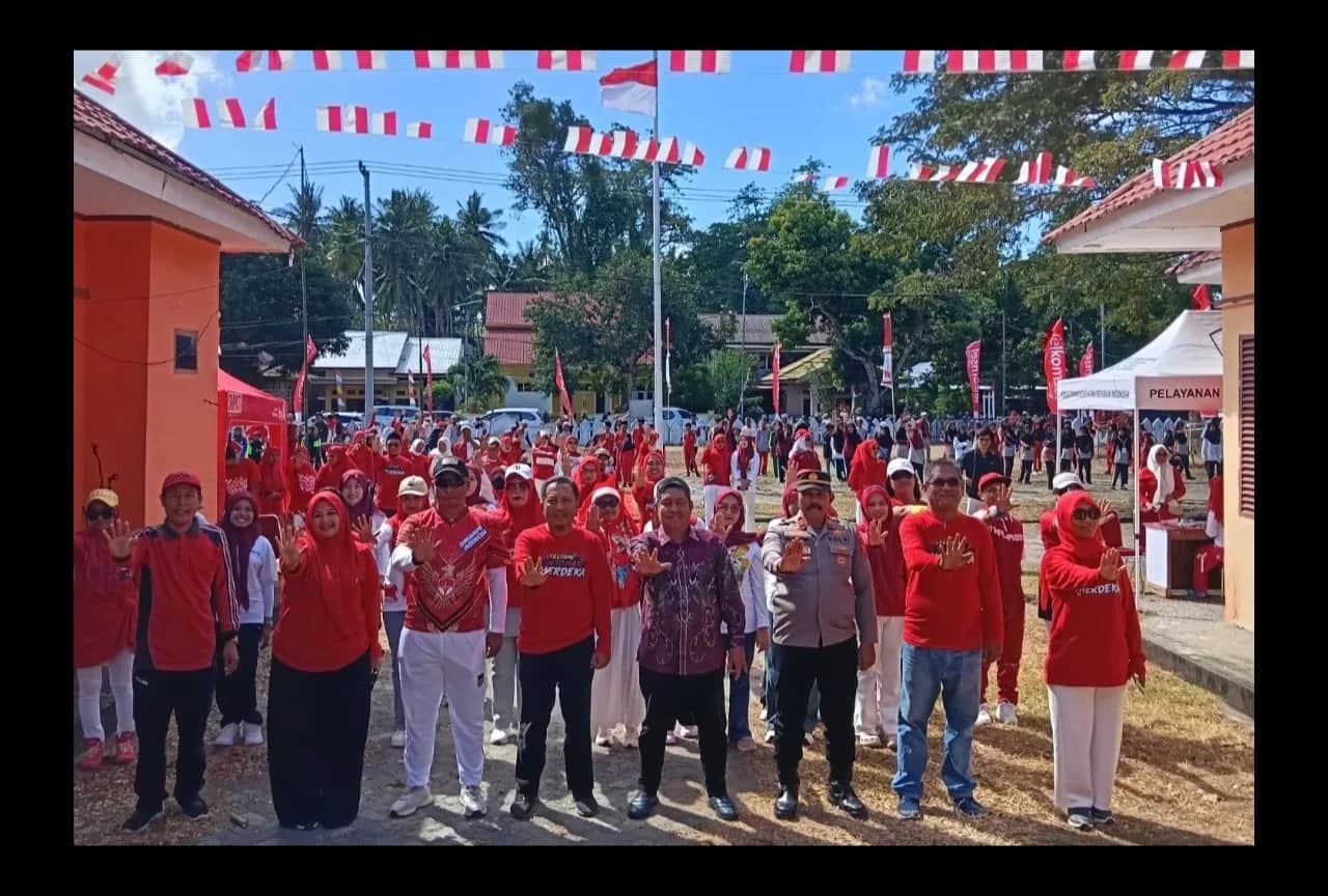 Sekda Selayar membuka Festival Bontoharu Merdeka bersama warga di Kecamatan Bontoharu