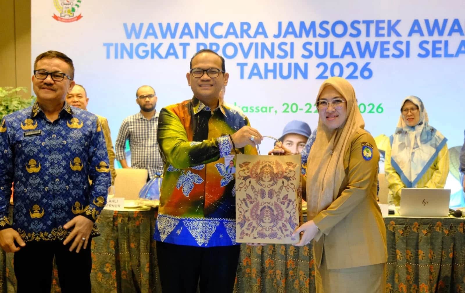Bupati Gowa Sitti Husniah Talenrang mengikuti wawancara Jamsostek Award Sulsel di Makassar