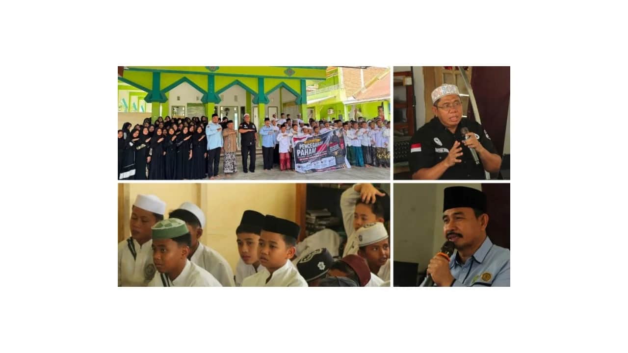 Satgaswil Densus 88 Sulbar dan Kemenag Polman memberi edukasi kepada santri di Wonomulyo