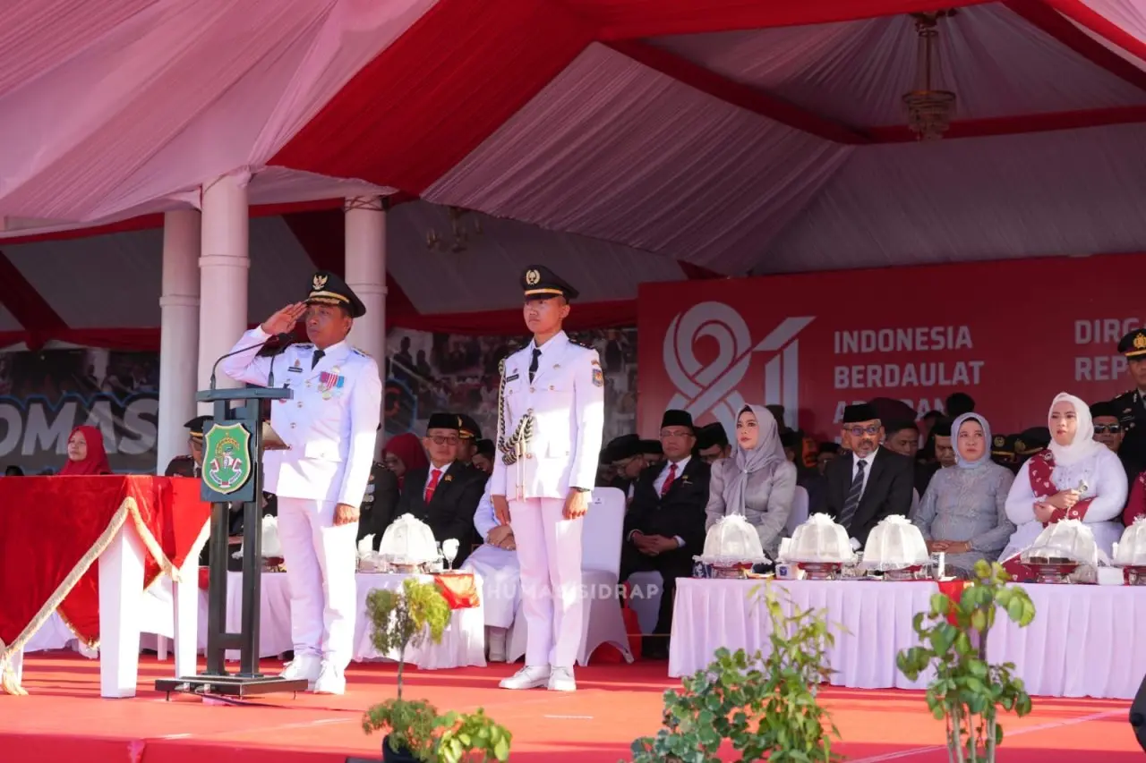 Upacara penurunan bendera HUT RI di Lapangan Kompleks SKPD Sidrap