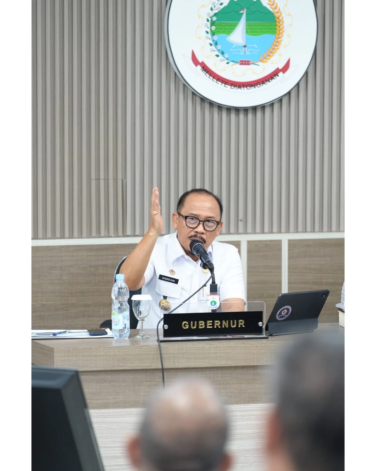 Gubernur Sulbar Suhardi Duka memberi keterangan seusai agenda di Kantor Gubernur Sulbar, Mamuju